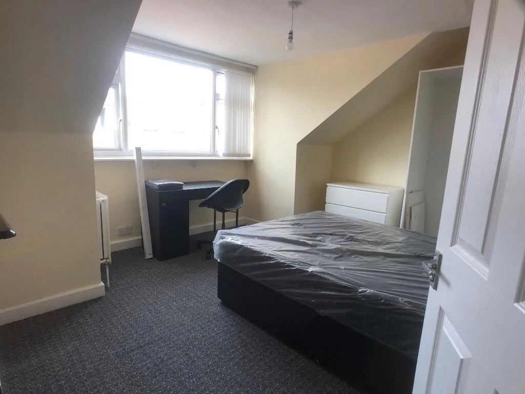5 bedroom terraced house for rent