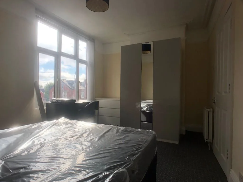 5 bedroom terraced house for rent