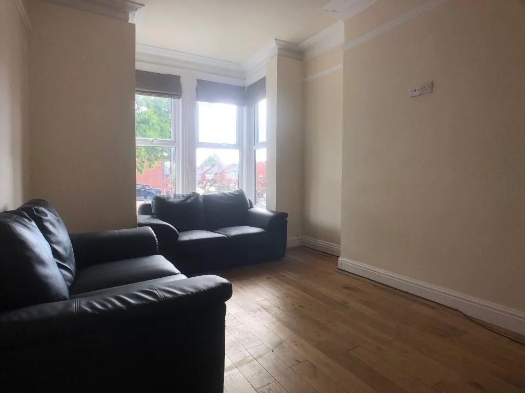 5 bedroom terraced house for rent