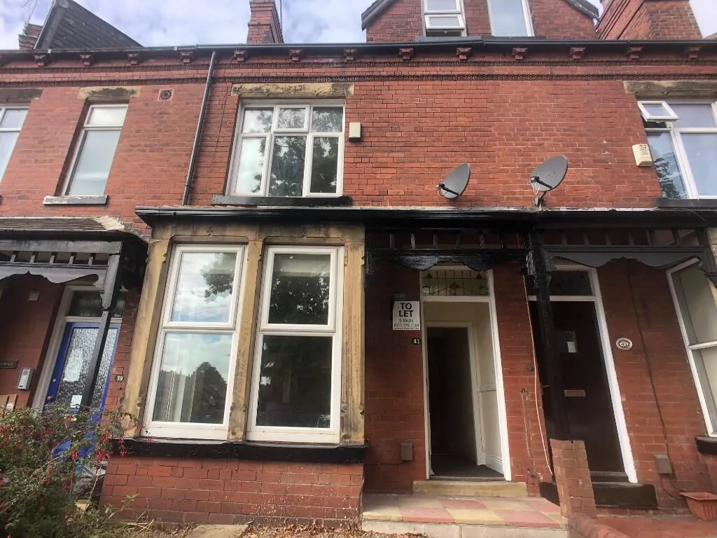 5 bedroom terraced house for rent