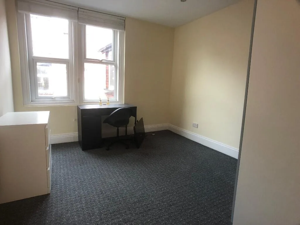 5 bedroom terraced house for rent