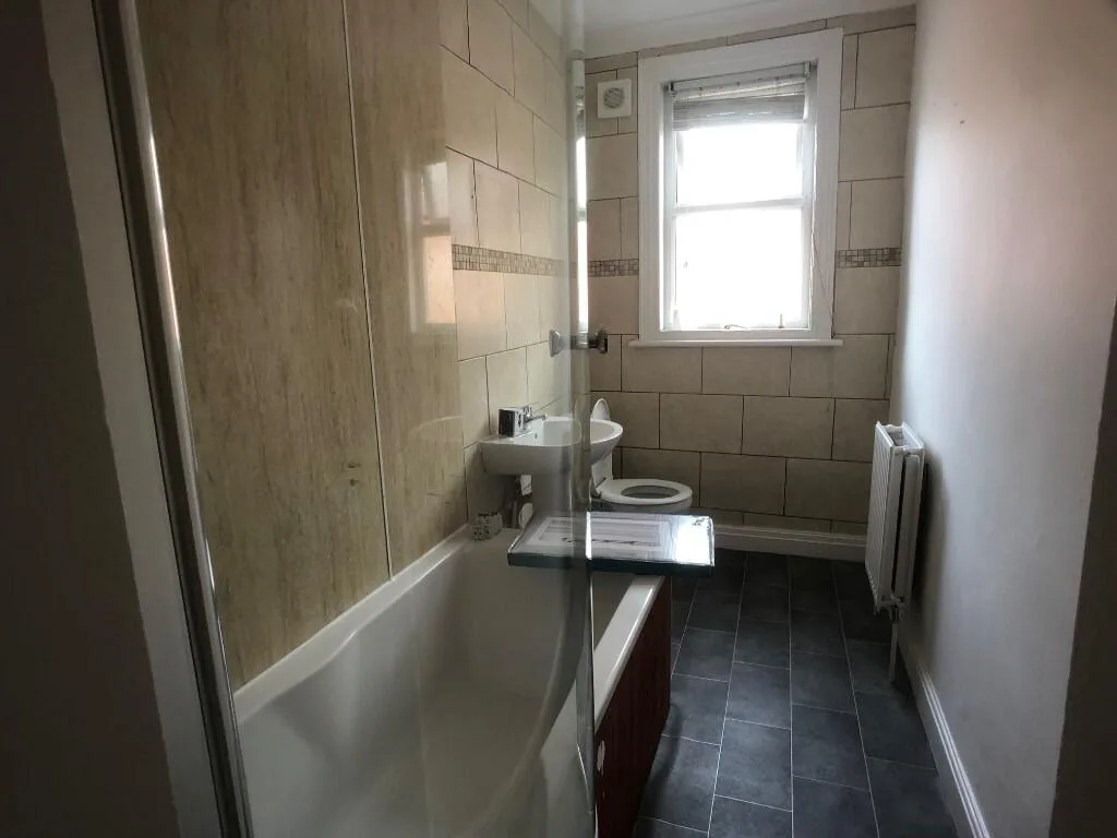 5 bedroom terraced house for rent