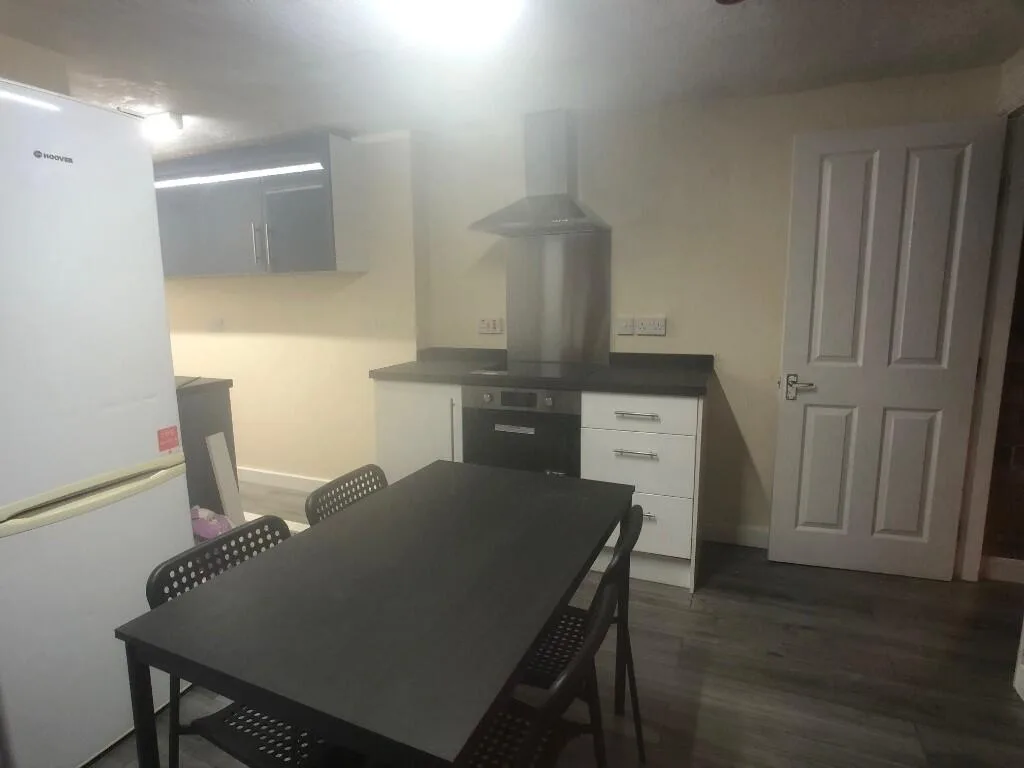 5 bedroom terraced house for rent