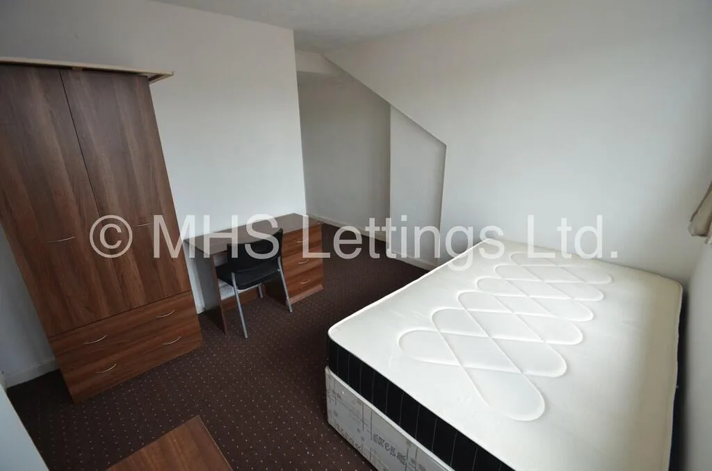 5 bedroom terraced house for rent