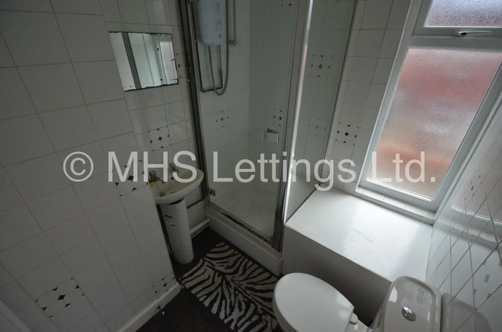 5 bedroom terraced house for rent