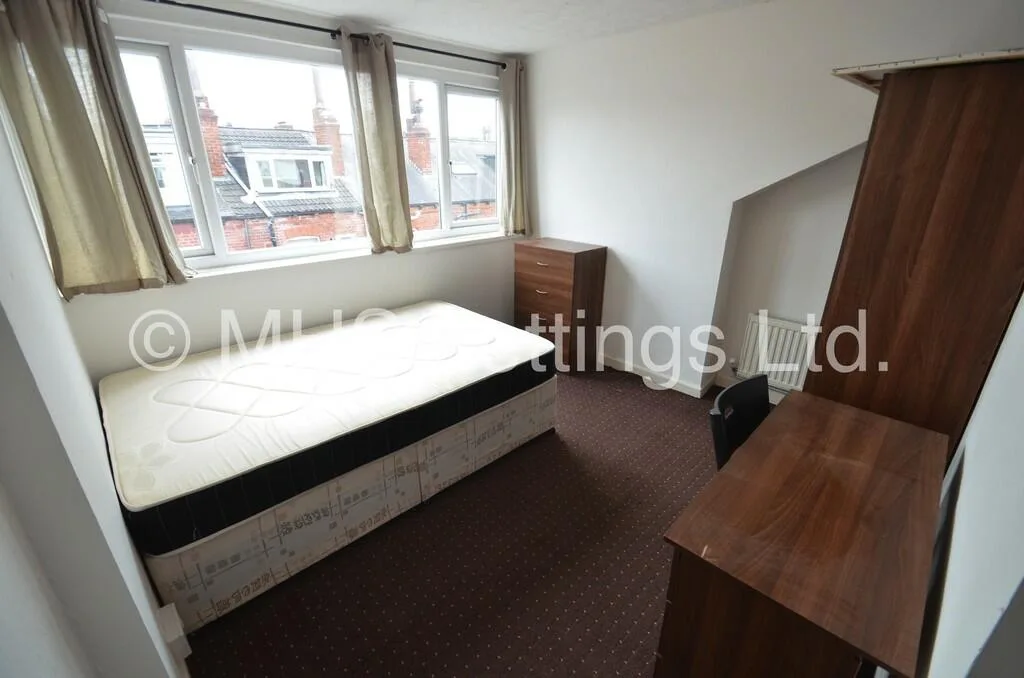 5 bedroom terraced house for rent