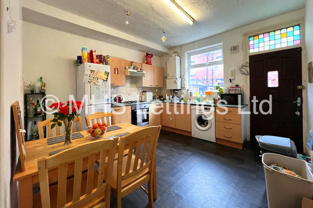 5 bedroom terraced house for rent