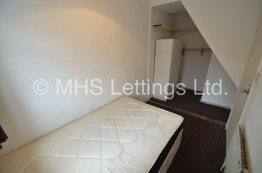 5 bedroom terraced house for rent