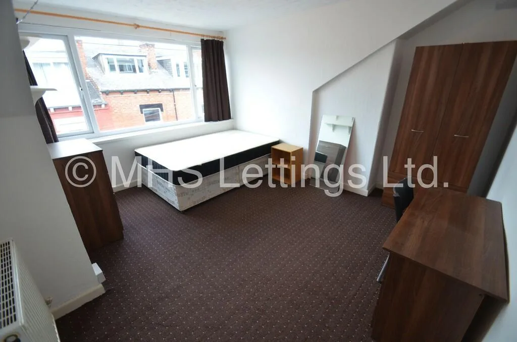 5 bedroom terraced house for rent