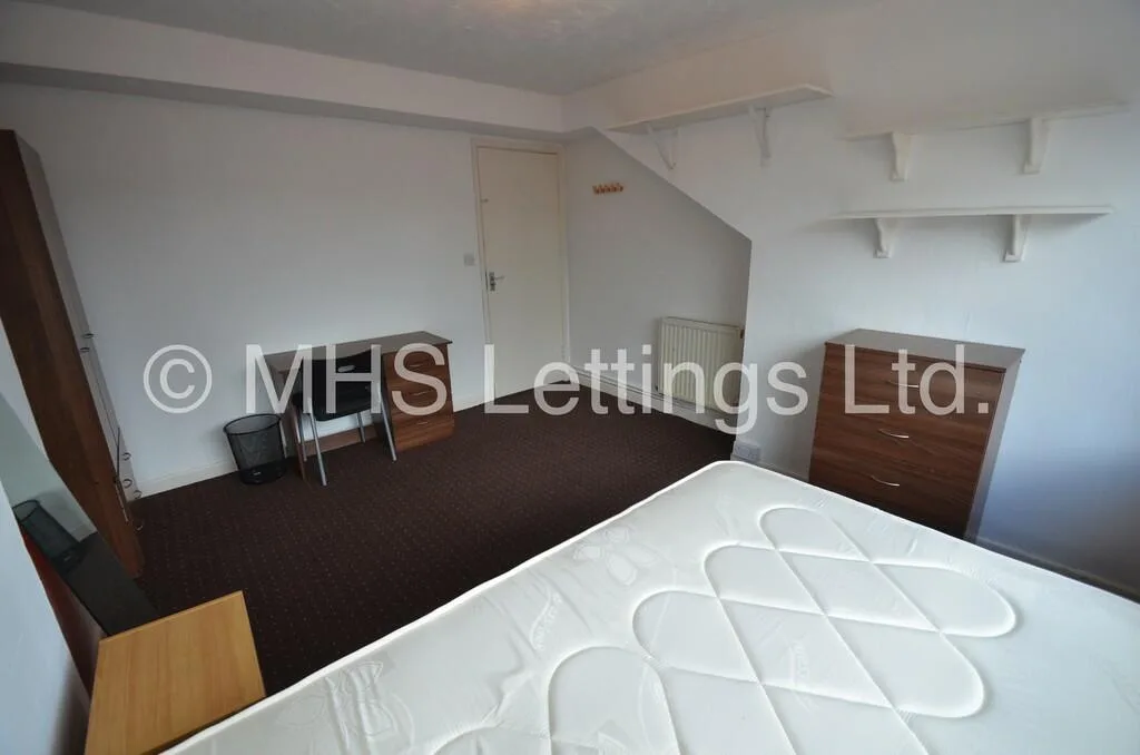 5 bedroom terraced house for rent