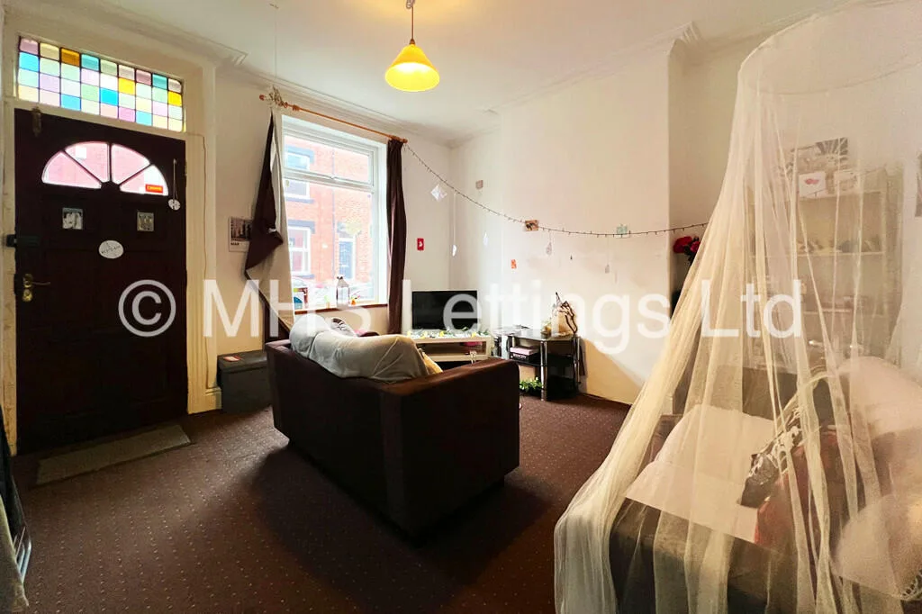 5 bedroom terraced house for rent
