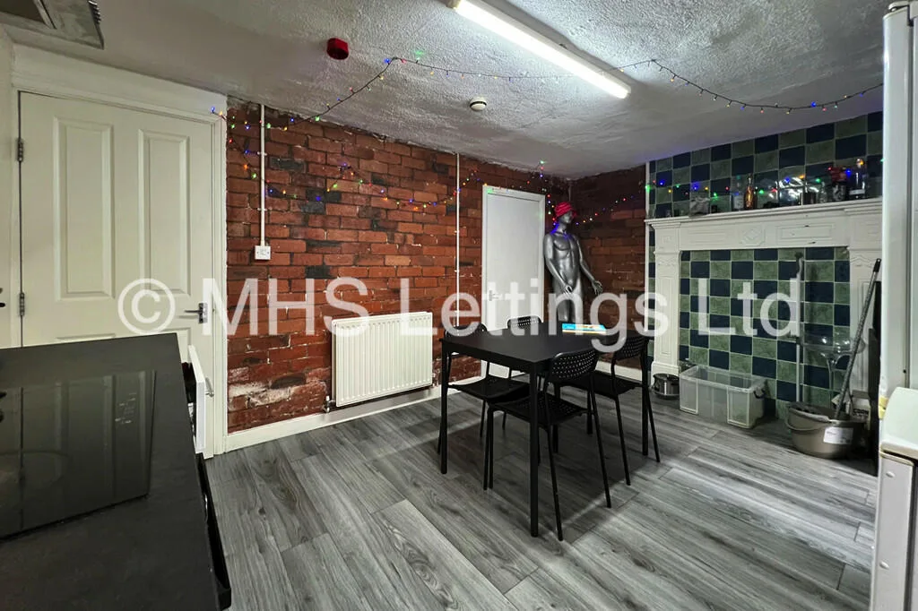 5 bedroom terraced house for rent