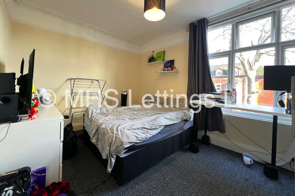 5 bedroom terraced house for rent