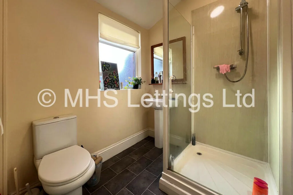 5 bedroom terraced house for rent