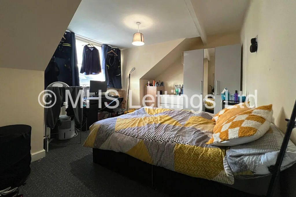 5 bedroom terraced house for rent