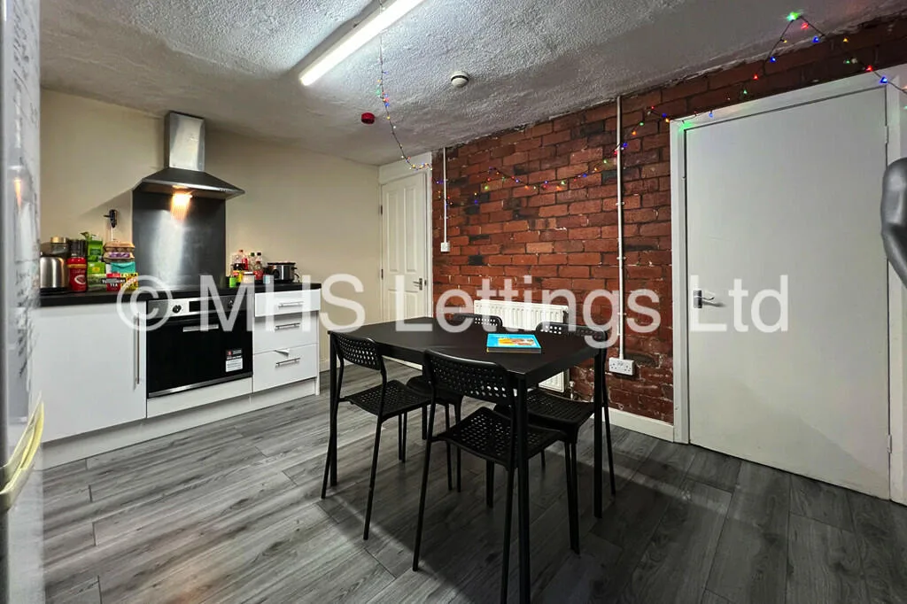 5 bedroom terraced house for rent