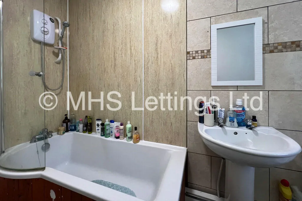 5 bedroom terraced house for rent