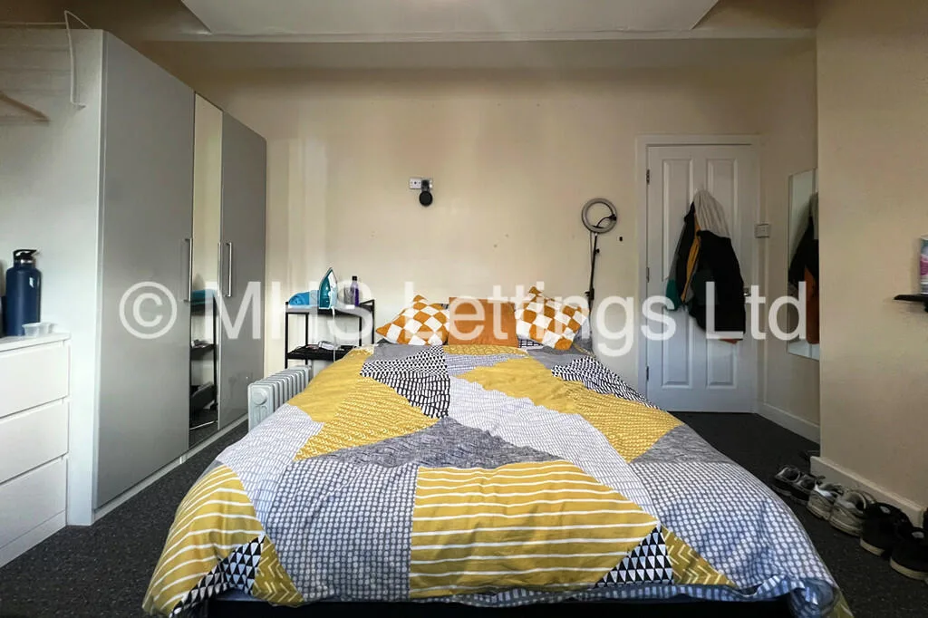 5 bedroom terraced house for rent