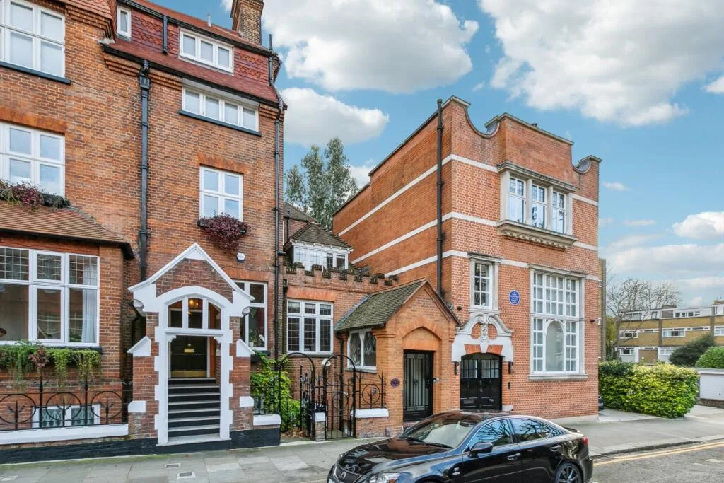 5 bedroom terraced house for rent