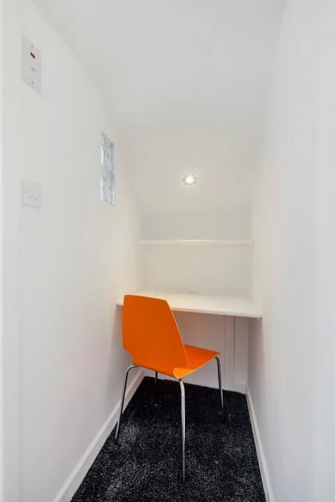 4 bedroom end of terrace house for rent