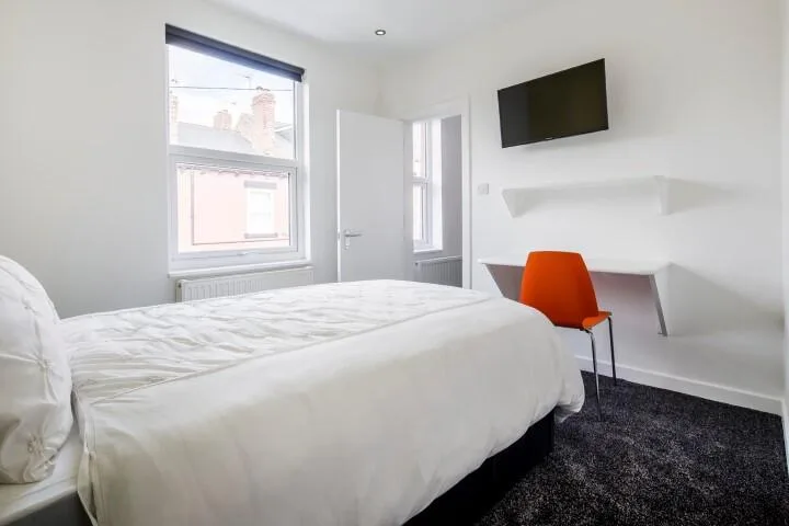 4 bedroom end of terrace house for rent