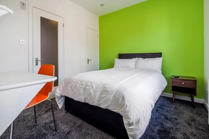 4 bedroom end of terrace house for rent