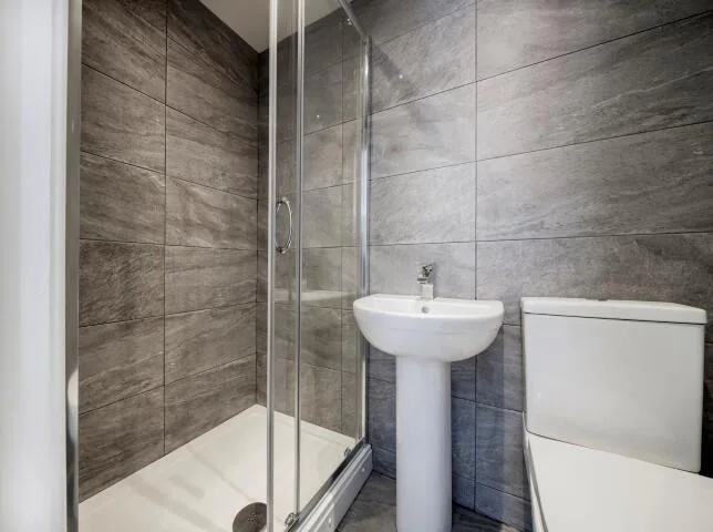 4 bedroom end of terrace house for rent