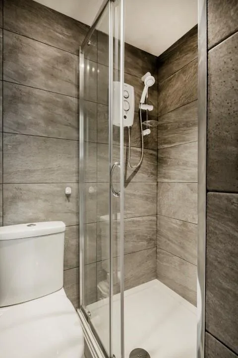 4 bedroom end of terrace house for rent