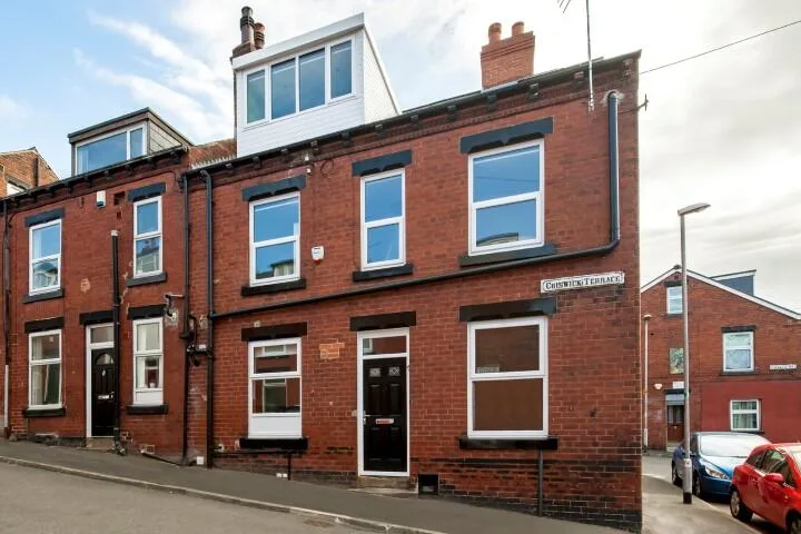4 bedroom end of terrace house for rent