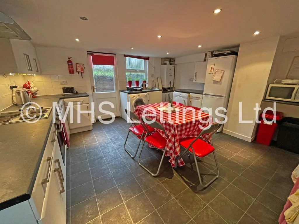 5 bedroom terraced house for rent