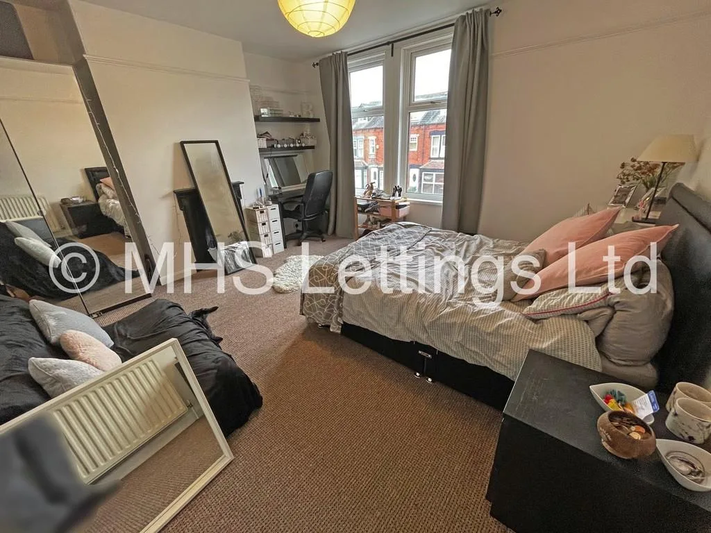 5 bedroom terraced house for rent