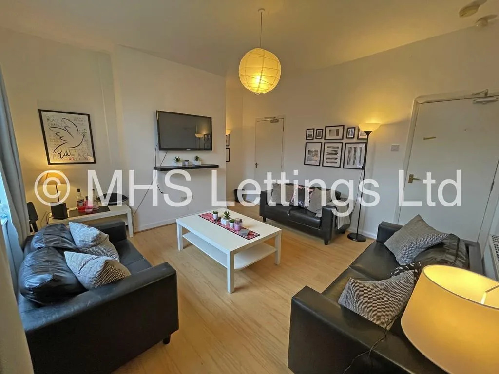 5 bedroom terraced house for rent