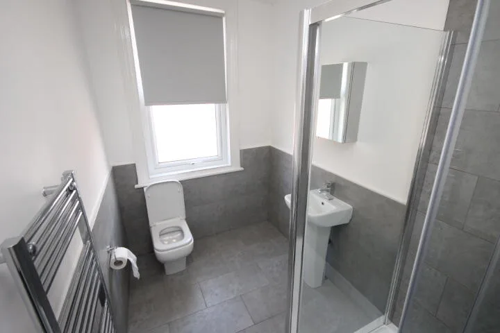 5 bedroom terraced house for rent