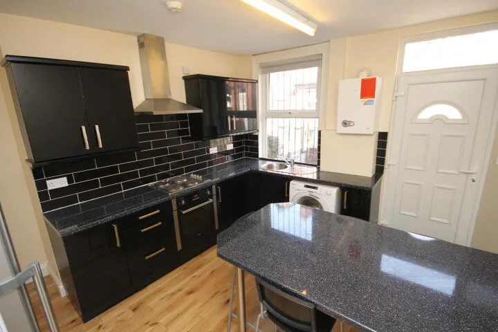5 bedroom terraced house for rent
