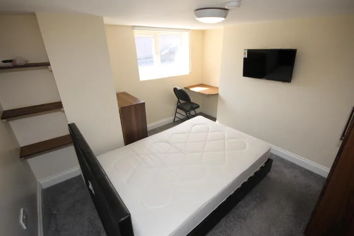 5 bedroom terraced house for rent