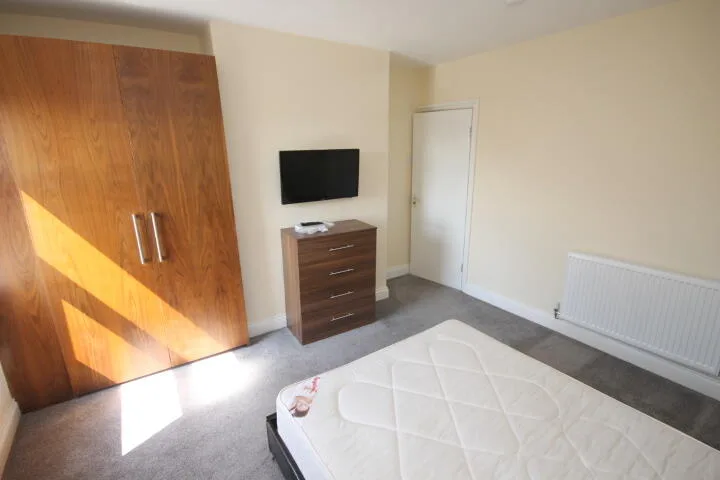 5 bedroom terraced house for rent