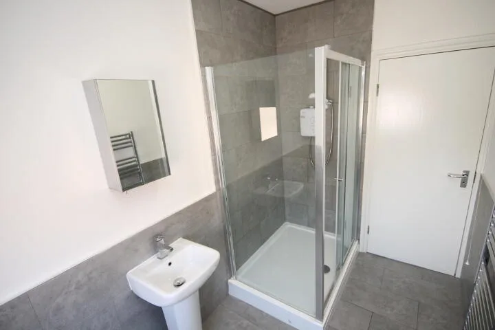 5 bedroom terraced house for rent