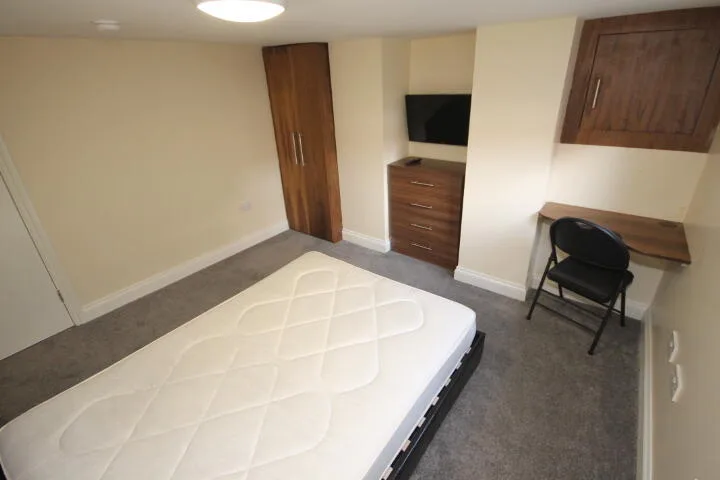 5 bedroom terraced house for rent