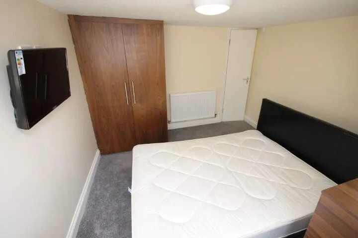 5 bedroom terraced house for rent