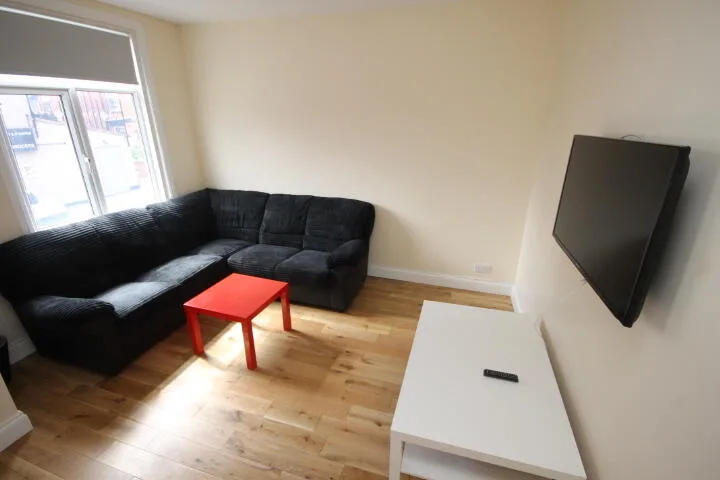 5 bedroom terraced house for rent