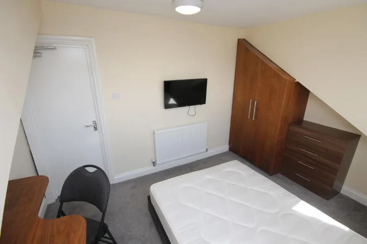 5 bedroom terraced house for rent
