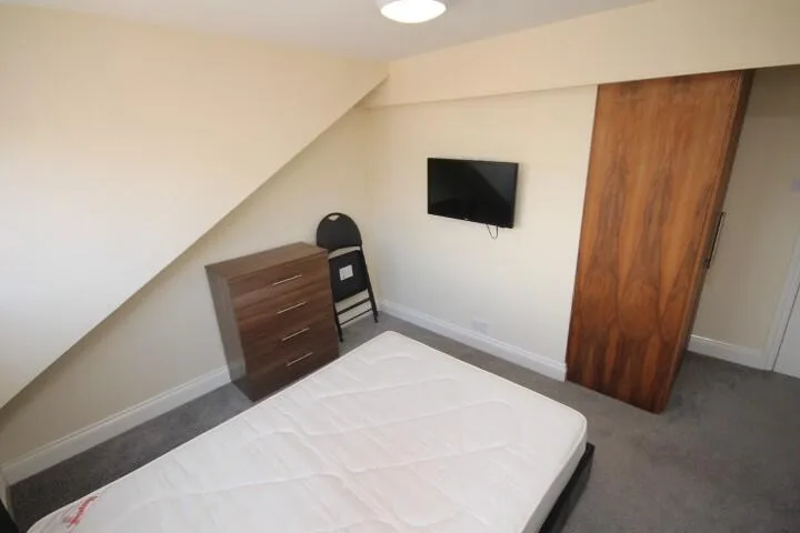 5 bedroom terraced house for rent