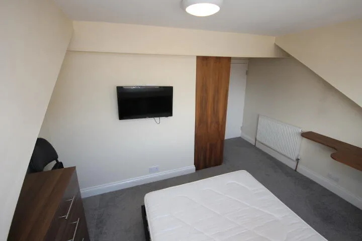 5 bedroom terraced house for rent