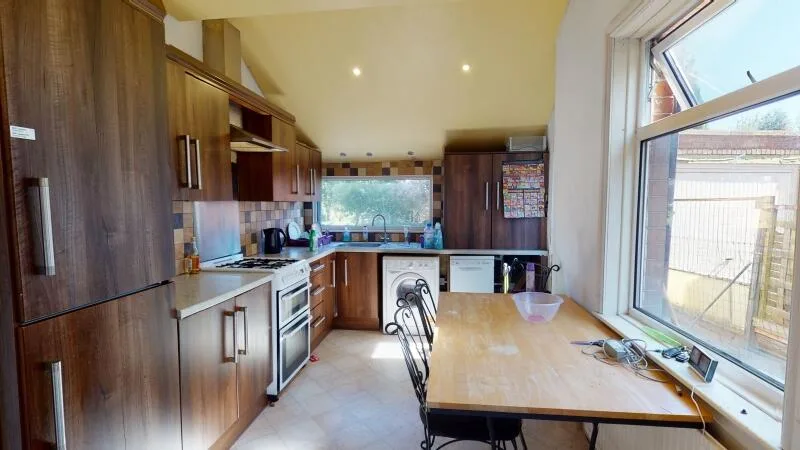 4 bedroom semi-detached house for rent