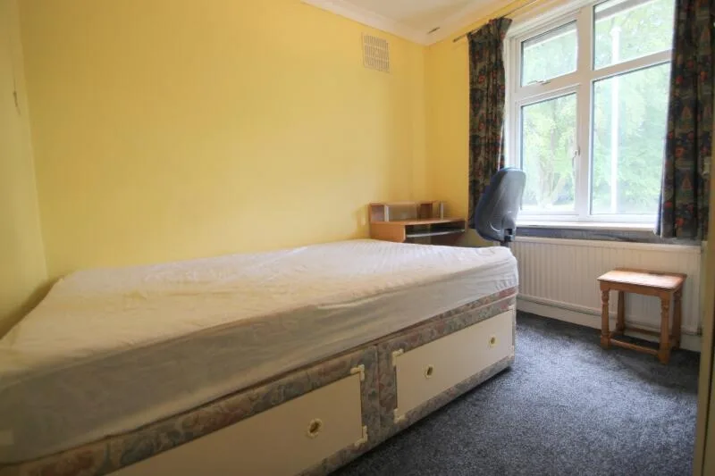 4 bedroom semi-detached house for rent