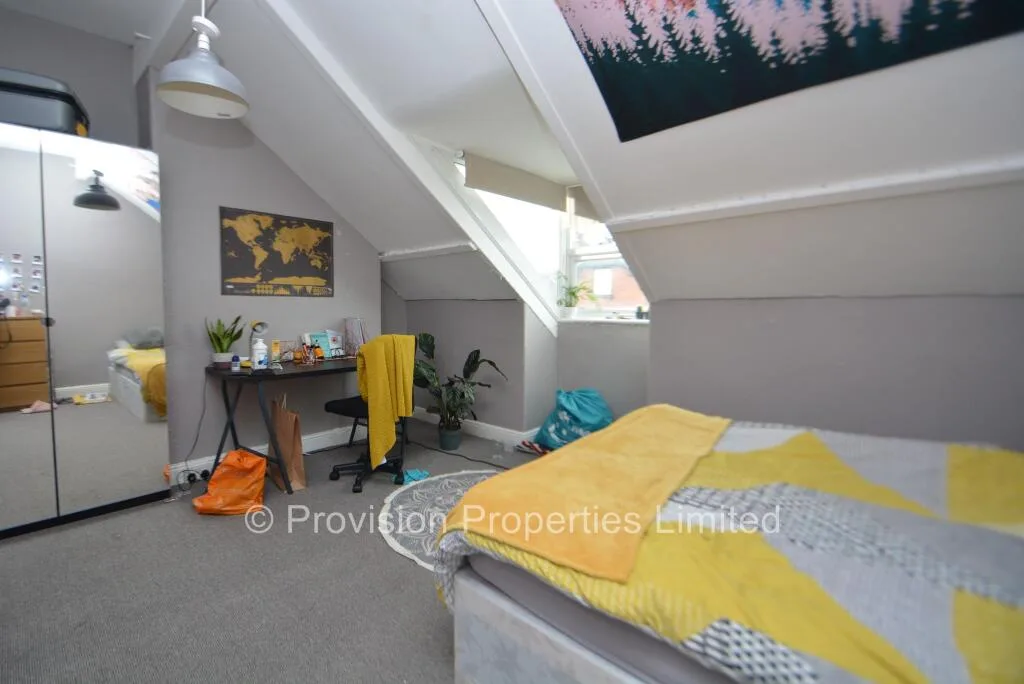 5 bedroom terraced house for rent