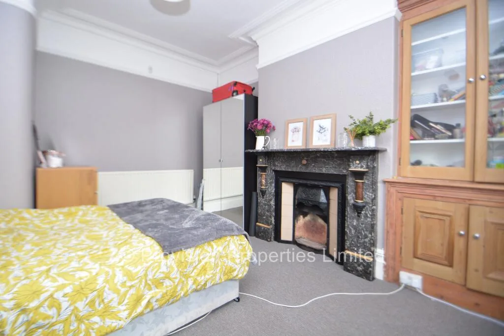 5 bedroom terraced house for rent