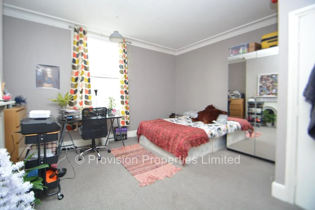 5 bedroom terraced house for rent