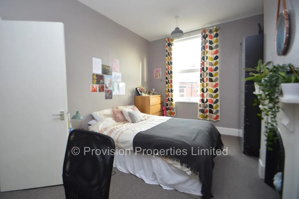 5 bedroom terraced house for rent
