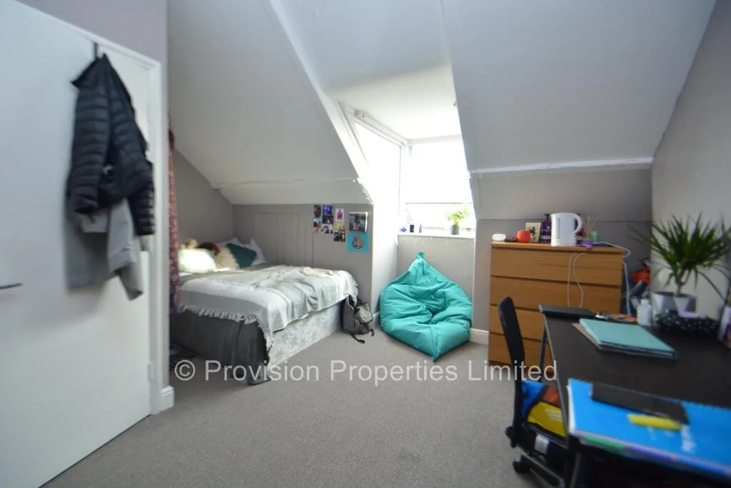 5 bedroom terraced house for rent